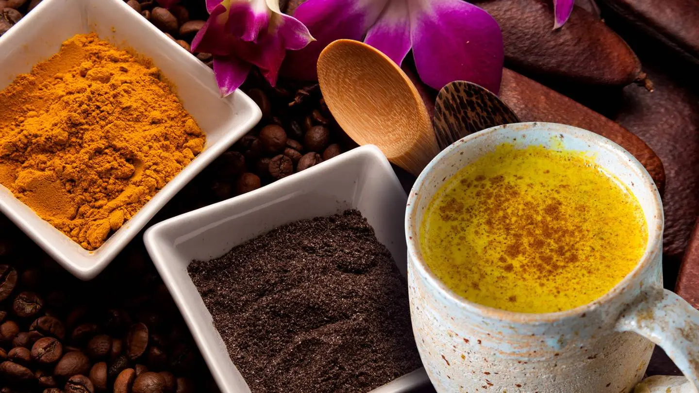 café con jengibre y cúrcuma - Cómo bajar de peso con el jengibre y cúrcuma