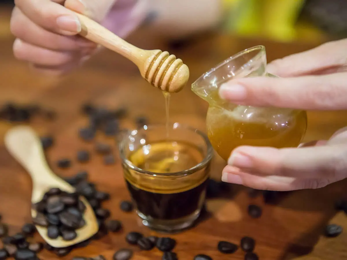 Beneficios del café con miel - Cómo endulzar el café con miel cafe con miel beneficios - Cómo endulzar el café con miel