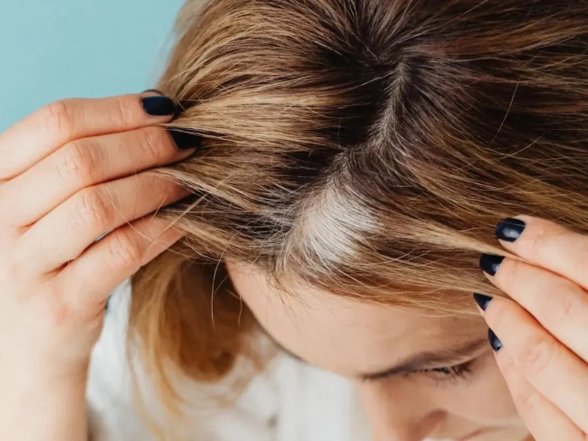 café y cúrcuma para teñir canas - Cómo hacer un tinte para el cabello con cúrcuma