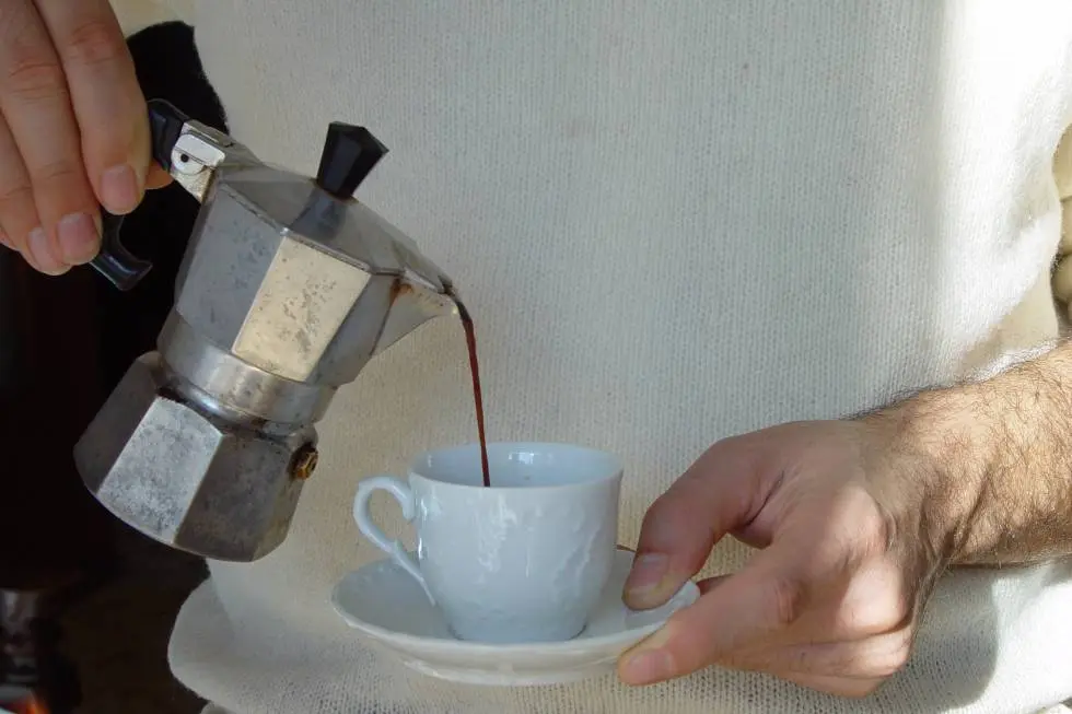 Calentar café en cafetera: la manera perfecta de disfrutar una taza caliente - Cómo puedes calentar una taza de café calentar cafe en cafetera - Cómo puedes calentar una taza de café