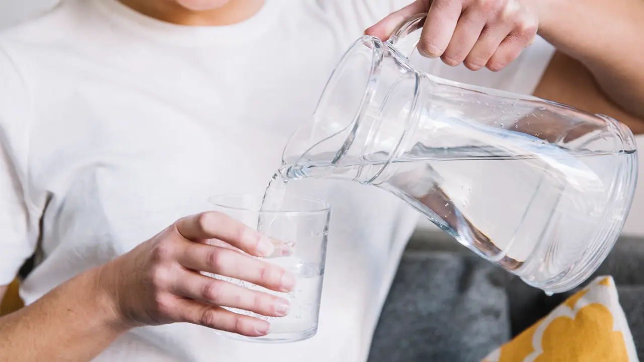 el cafe cuenta como agua - Cómo se debe tomar 2 litros de agua al día