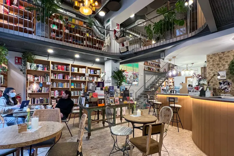 cafe con libreria - Cómo se llama una cafetería con libros