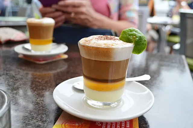 cafe barraquito origen - Cuál es la bebida tipica de Tenerife