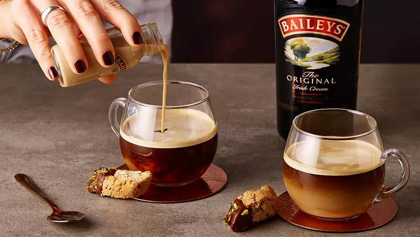 Café con Bailey: La combinación perfecta para los amantes del café y el licor - Cuál es la marca de café que se ha unido con Baileys para llevar el sabor del café a un siguiente nivel cafe con bailey - Cuál es la marca de café que se ha unido con Baileys para llevar el sabor del café a un siguiente nivel