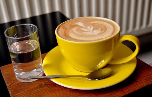 agua antes o despues del cafe - Cuándo es el mejor momento para tomar agua