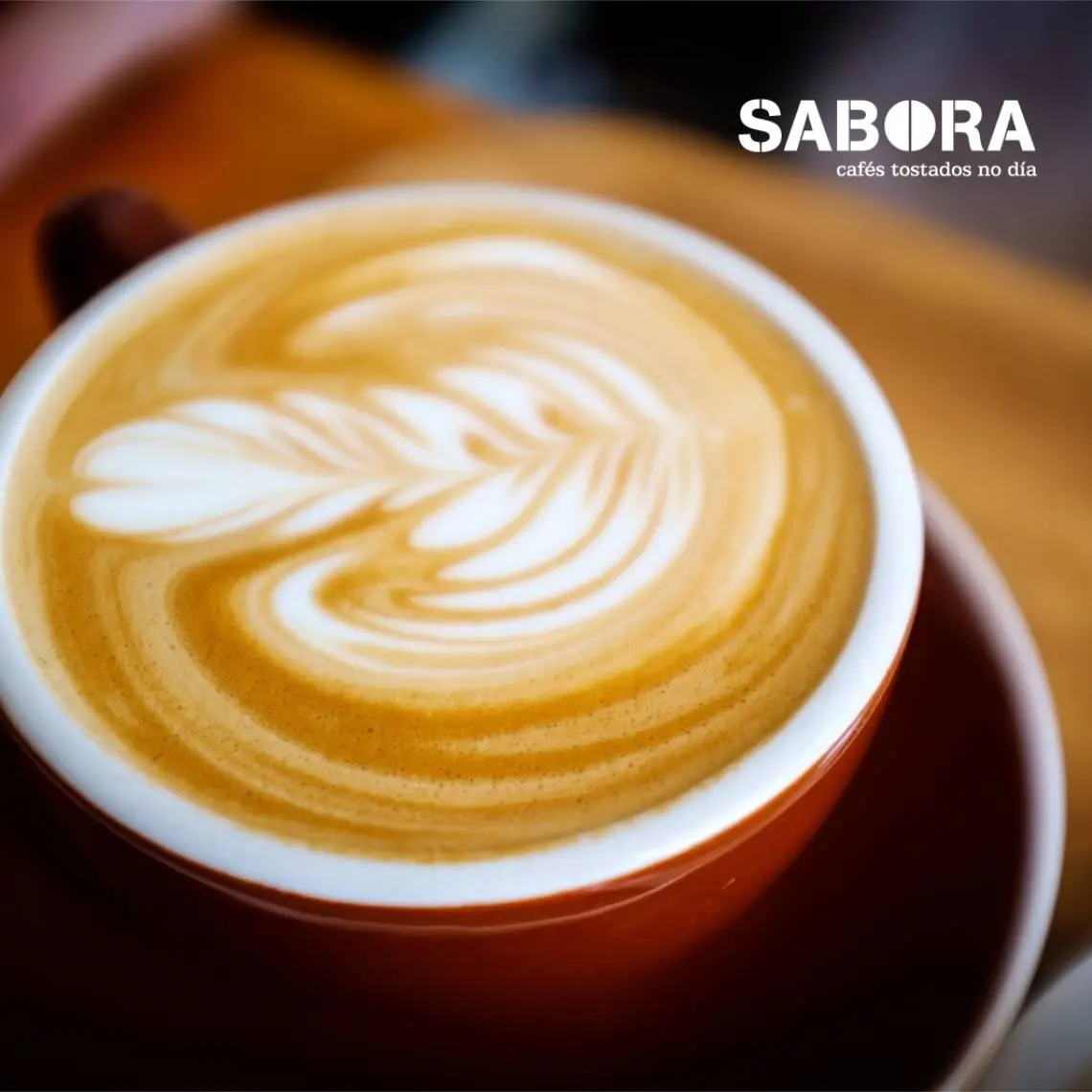 calorias cafe con leche desnatada y azucar - Cuántas calorías tiene un café con leche deslactosada y azúcar