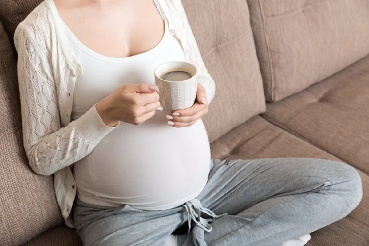Café y embarazo: ¿Cuántas tazas al día son seguras? - Cuántas tazas de café al día puede tomar una embarazada cafe embarazada - Cuántas tazas de café al día puede tomar una embarazada