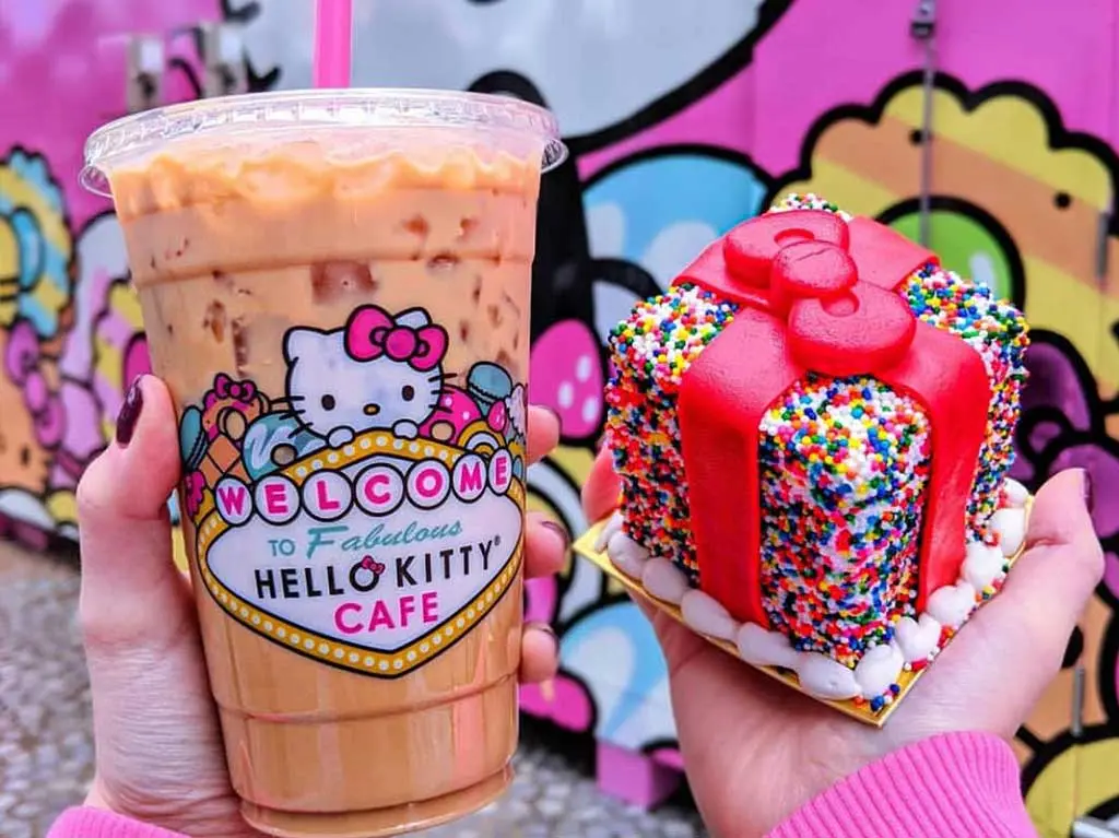 hello kitty cafe - Cuánto se gasta en el Hello Kitty Café