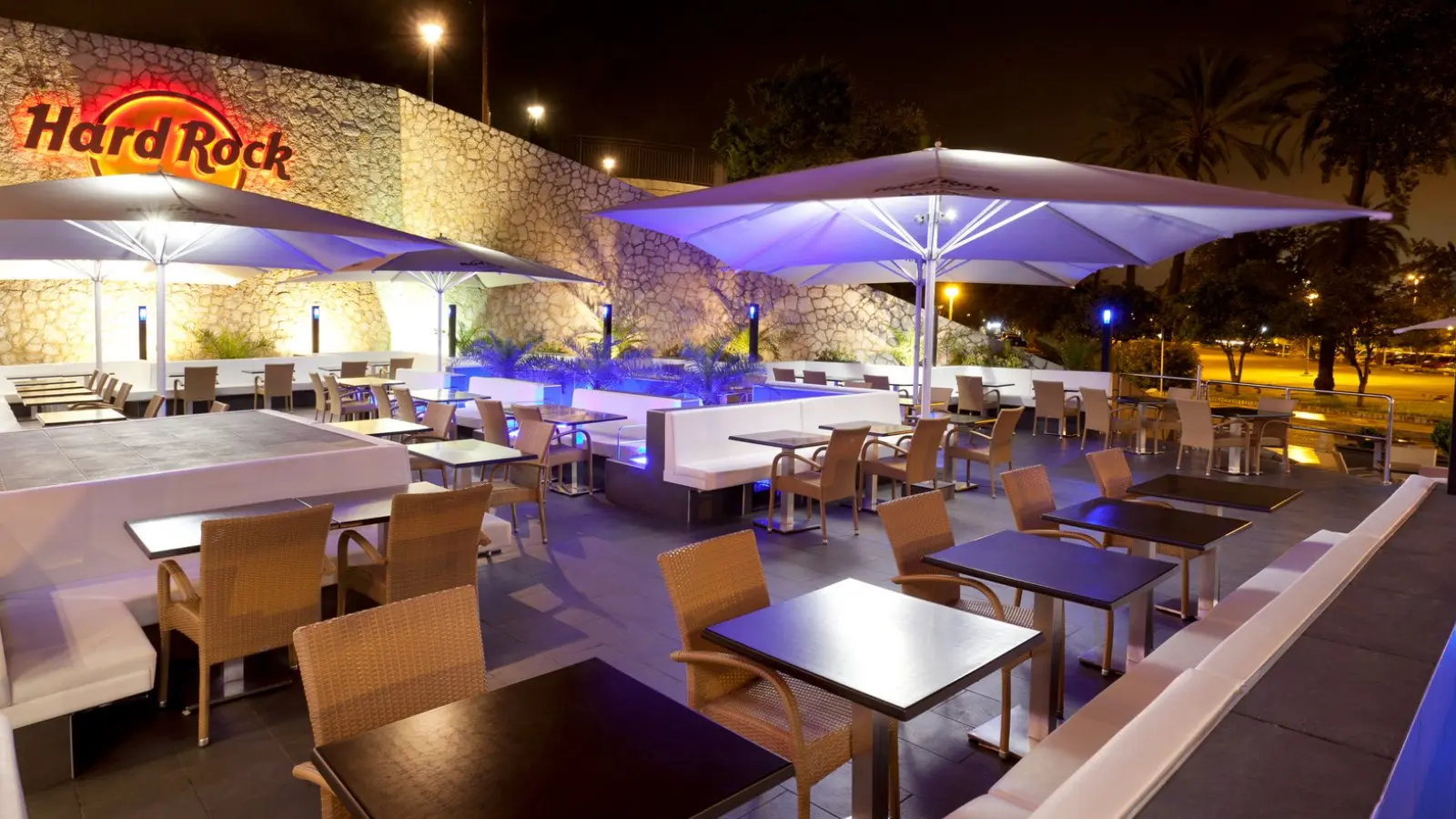 hard rock cafe mallorca airport - Is Palma airport open 24 hours