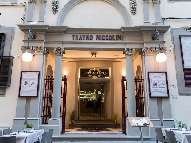 Café del Teatro: Un lugar único para disfrutar de café y arte - Qué comparte el público de un café teatro cafe del teatro - Qué comparte el público de un café teatro