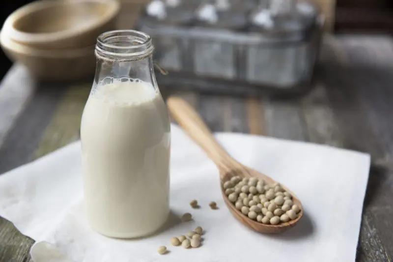 Café con leche de soja: una opción saludable y deliciosa - Qué efectos tiene la leche de soja cafe con leche de soja - Qué efectos tiene la leche de soja