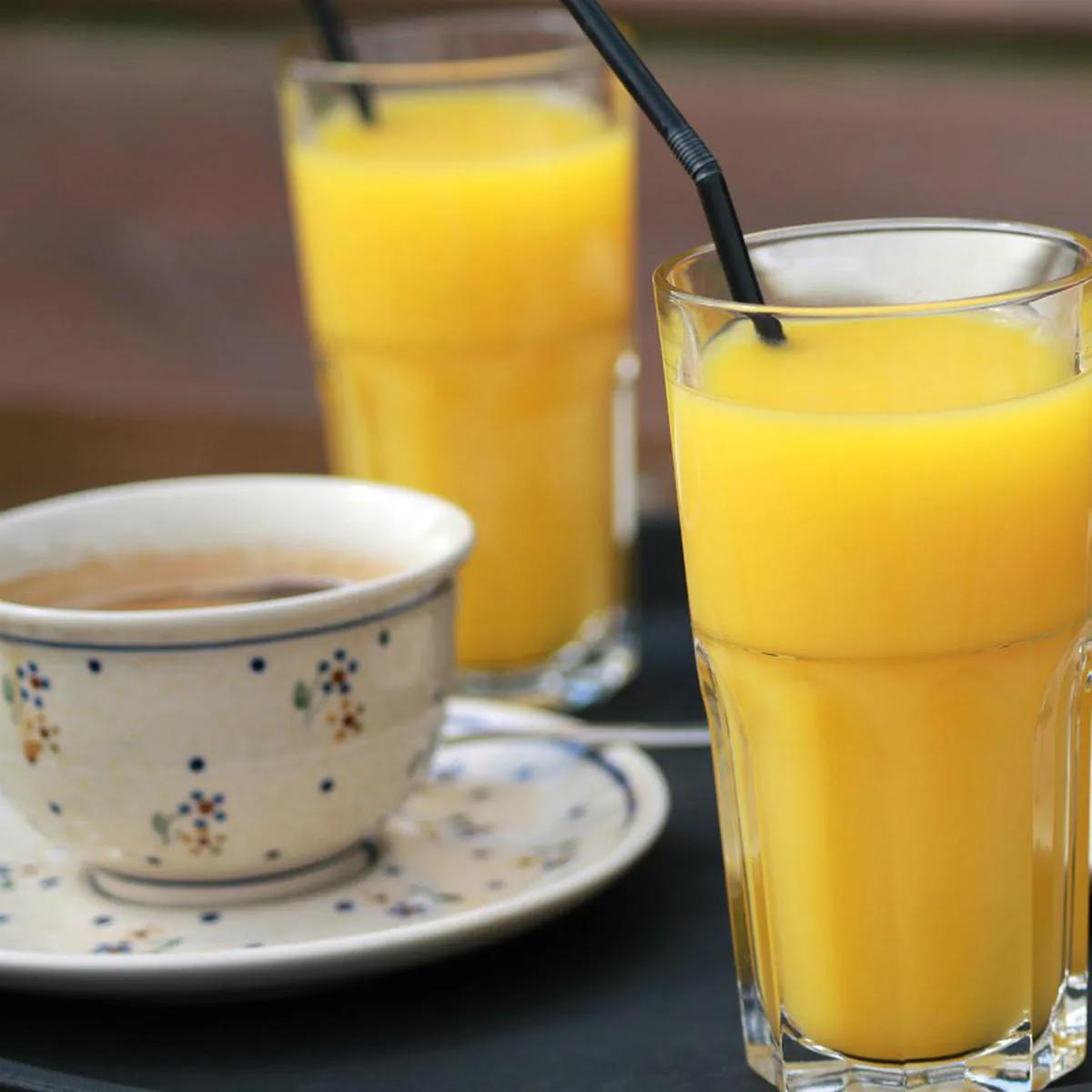 cafe y jugo de naranja - Qué hace el jugo de naranja en el desayuno