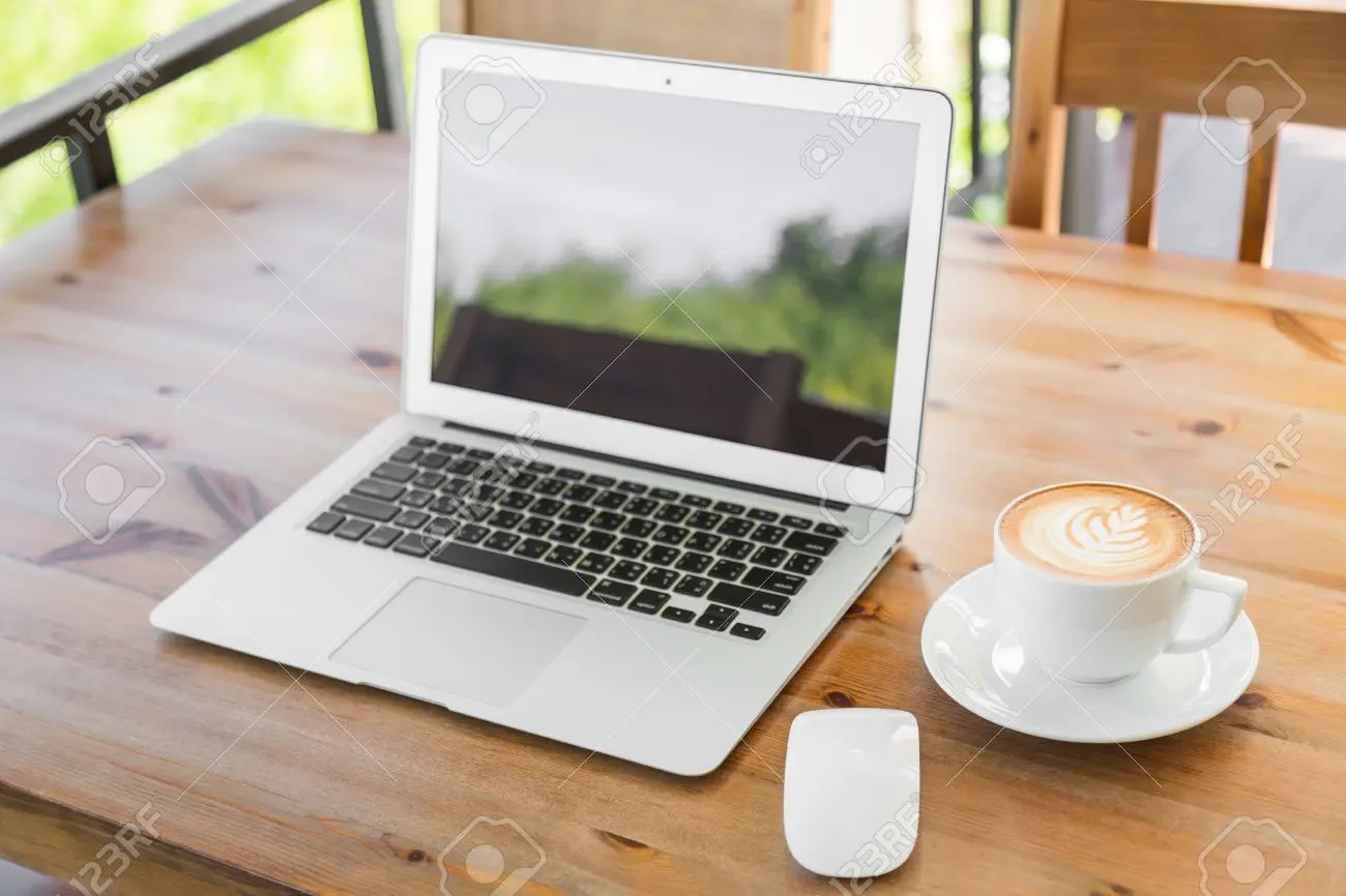ordenador cafe - Qué le pasa a una laptop si se moja