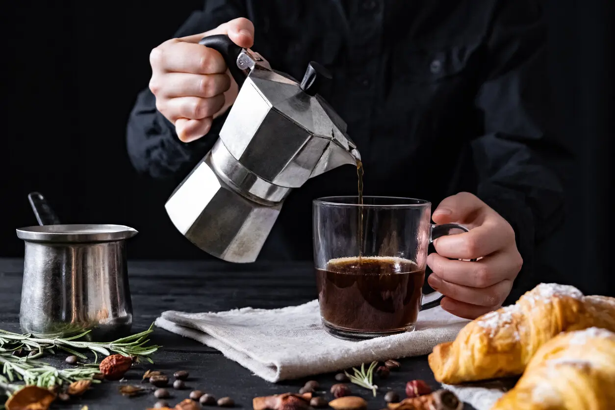 Cómo hacer buen café en cafetera italiana - Qué pasa si le pongo leche a la cafetera italiana como hacer buen cafe en cafetera italiana - Qué pasa si le pongo leche a la cafetera italiana