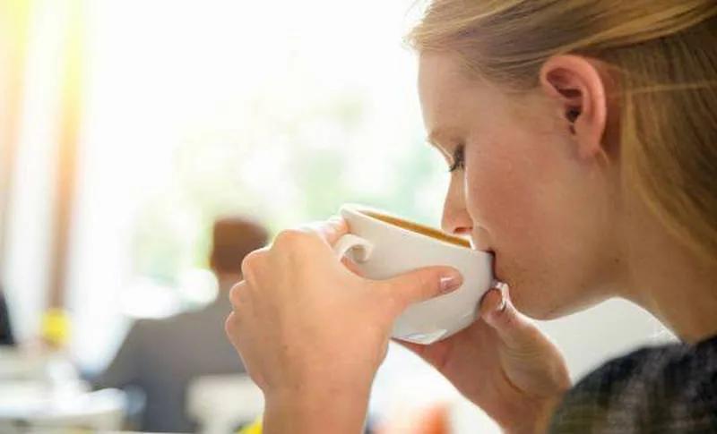 ¿Se puede tomar café después de tomar ibuprofeno? - Qué pasa si tomo café con ibuprofeno se puede tomar cafe despues de tomar ibuprofeno - Qué pasa si tomo café con ibuprofeno