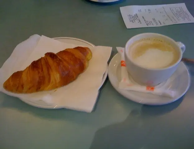 croissant con cafe - Que tiene un croissant