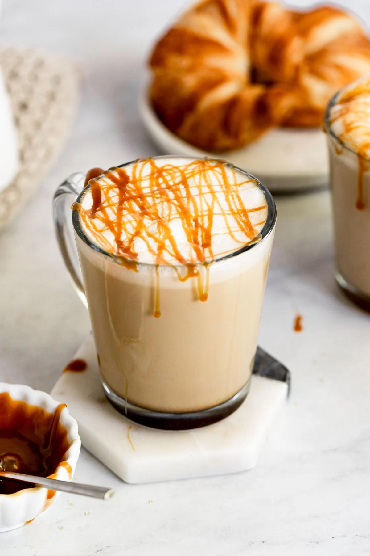 Caramel Café Latte: Una Deliciosa Combinación de Sabores - Qué tipo de café es el Caramel Macchiato caramel cafe latte - Qué tipo de café es el Caramel Macchiato