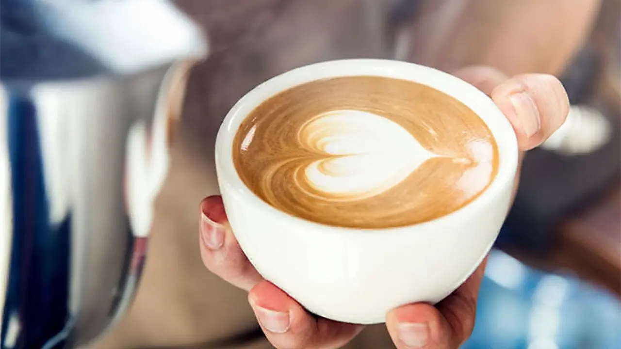 dibujos en el cafe con leche - Qué tipo de leche se usa para hacer figuras en el café