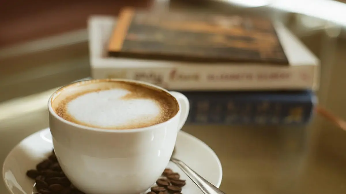 leer y tomar cafe - Quién lee la borra del café